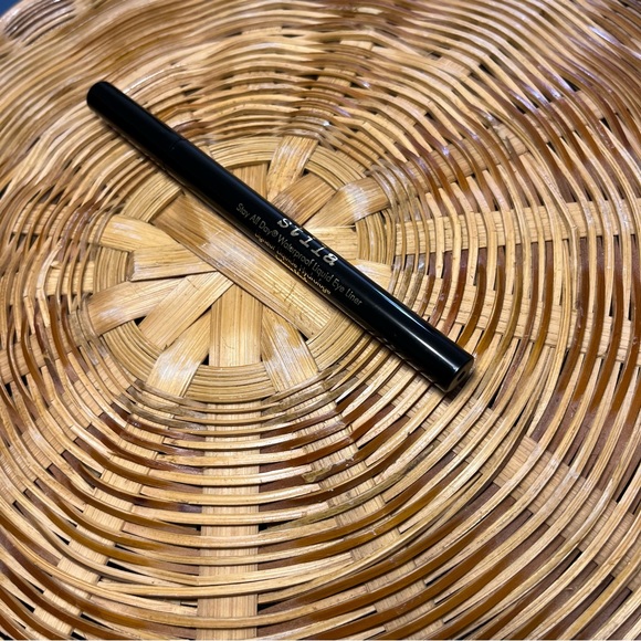 stila Stay All Day Waterproof Liquid Eye Liner in intense black - Picture 2 of 5